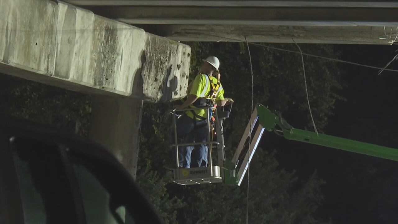 Detours in place on I-75 while crews repair damaged overpass