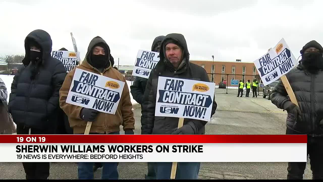 Sherwin-Williams workers picket in Bedford Heights