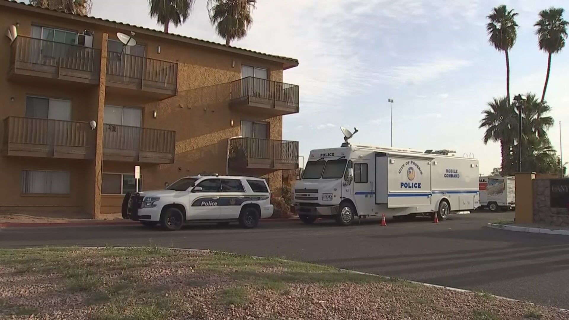 Police Looking For Suspect In Deadly Shooting At Phoenix Apartment Complex