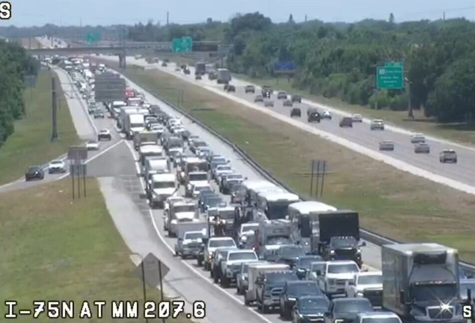 Traffic backup reported on I-75 North near Sarasota