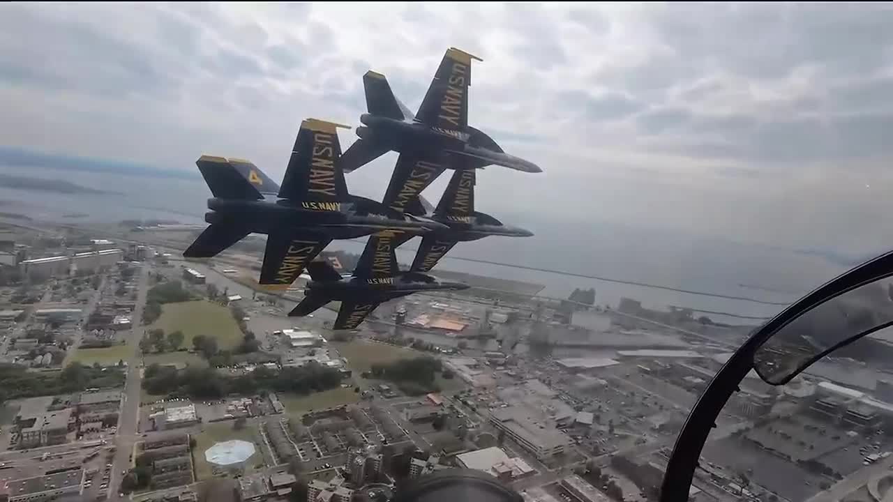 Blue Angels, what it takes to pilot and manage an aircraft that can reach  speeds of 1,190 MPH