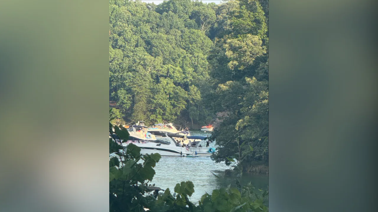 Boat Mishap at Marina Del Rey Restaurant, image size:1280x720