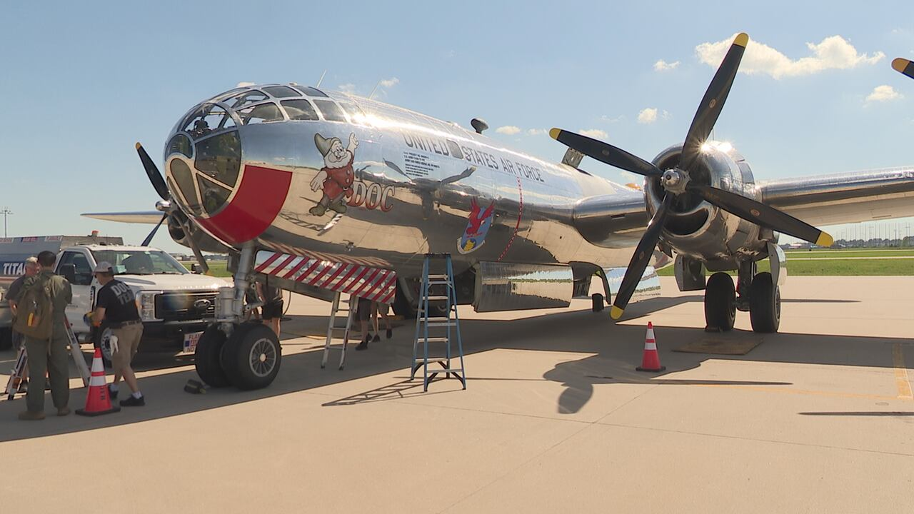 B-29 DOC arrives at Sioux Falls Regional Airport for public rides