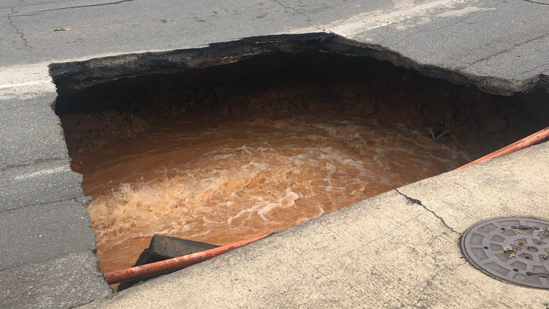 Sinkhole ‪ t_2643324afe074974b3d9ca34494a