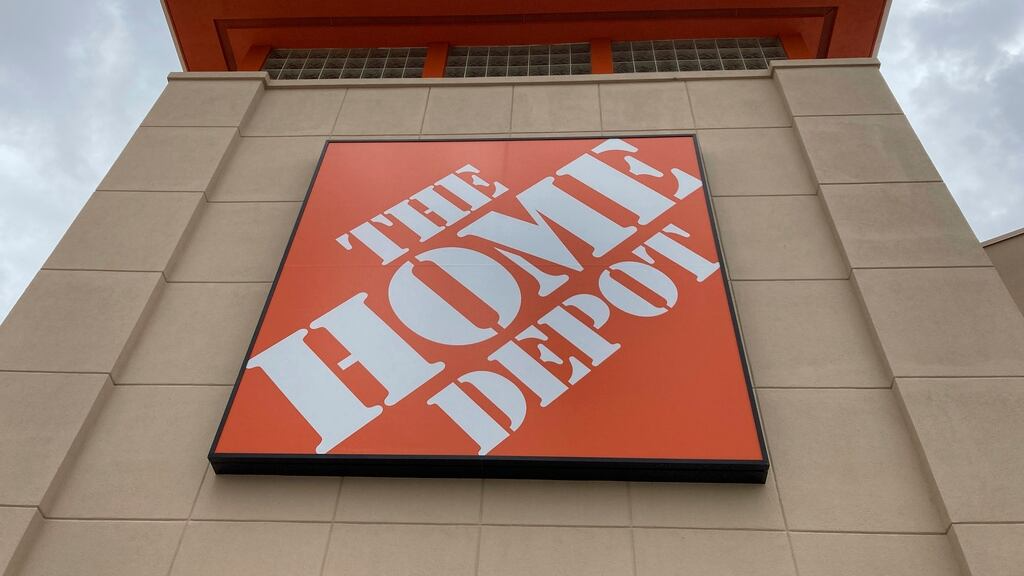 🌍STOCK REPORT:  "Home Depot: Risultati deludenti ma stabilità rassicurante nel futuro"