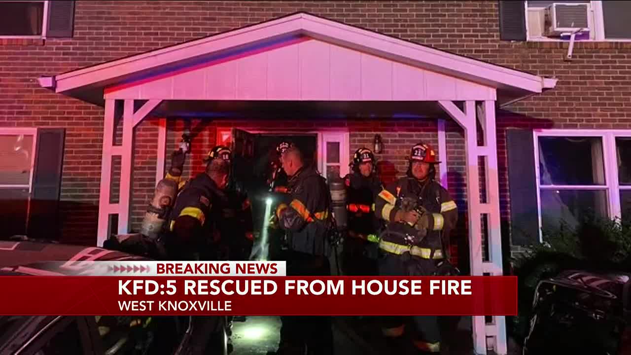 Photos: Jeep Crashes into Knoxville (TN) Fire Museum; Steamer Engine  Unharmed, image size:1280x720