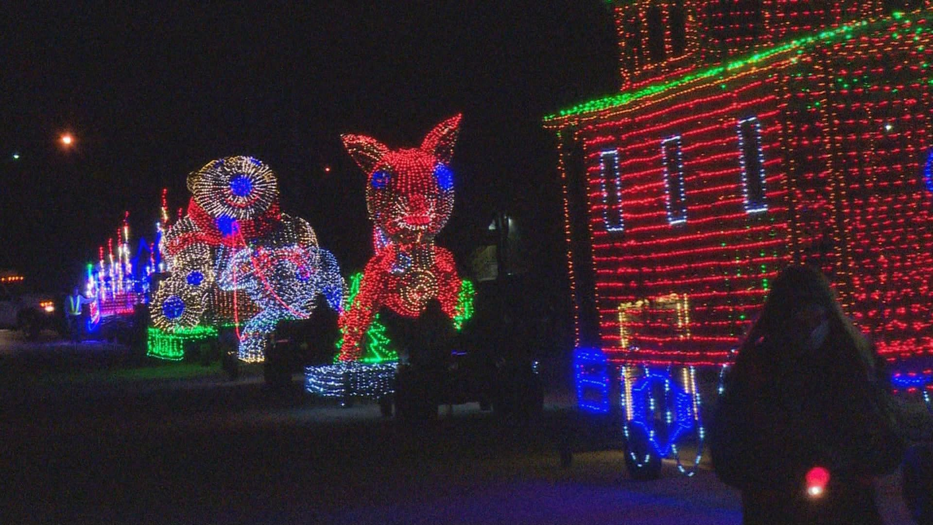 Peoria Il Christmas House Walk 2022 The Holiday Season Officially Starts At The Festival Of Lights Parade In  East Peoria Saturday