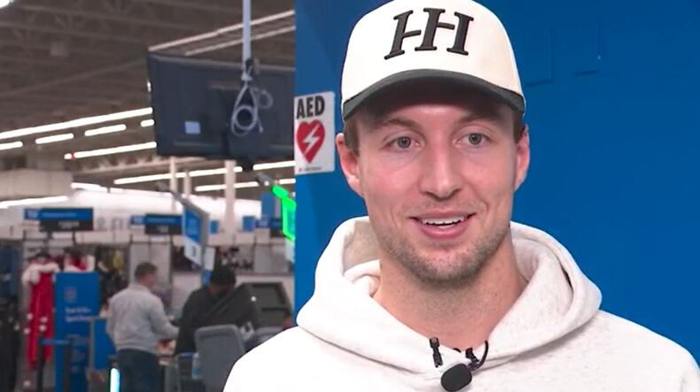 Hawks' Luke Kennard hosts holiday shopping spree