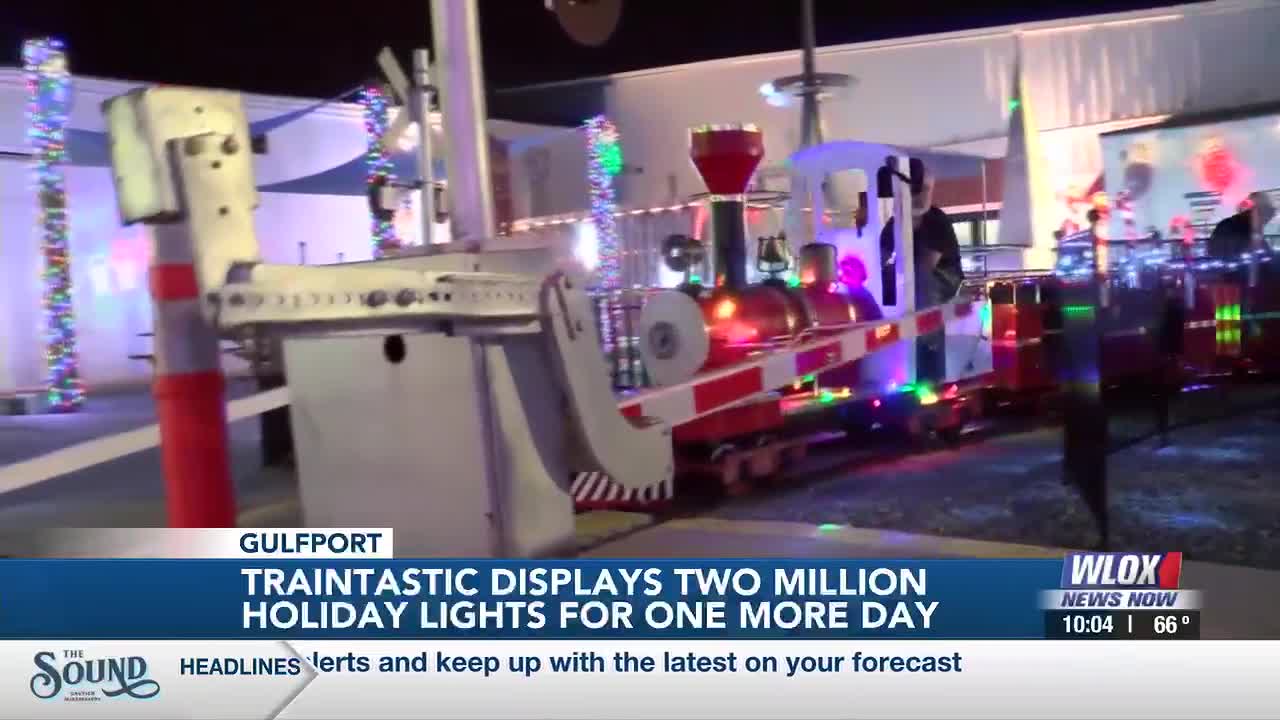 TrainTastic displays more than two million holiday lights for one